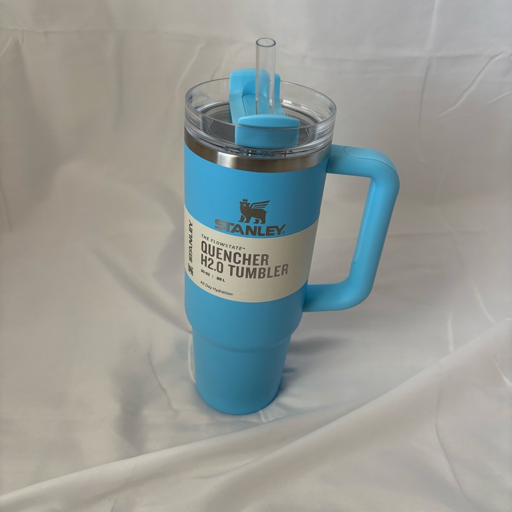 NEW Stanley Quencher H2.0 Tumbler - Blue